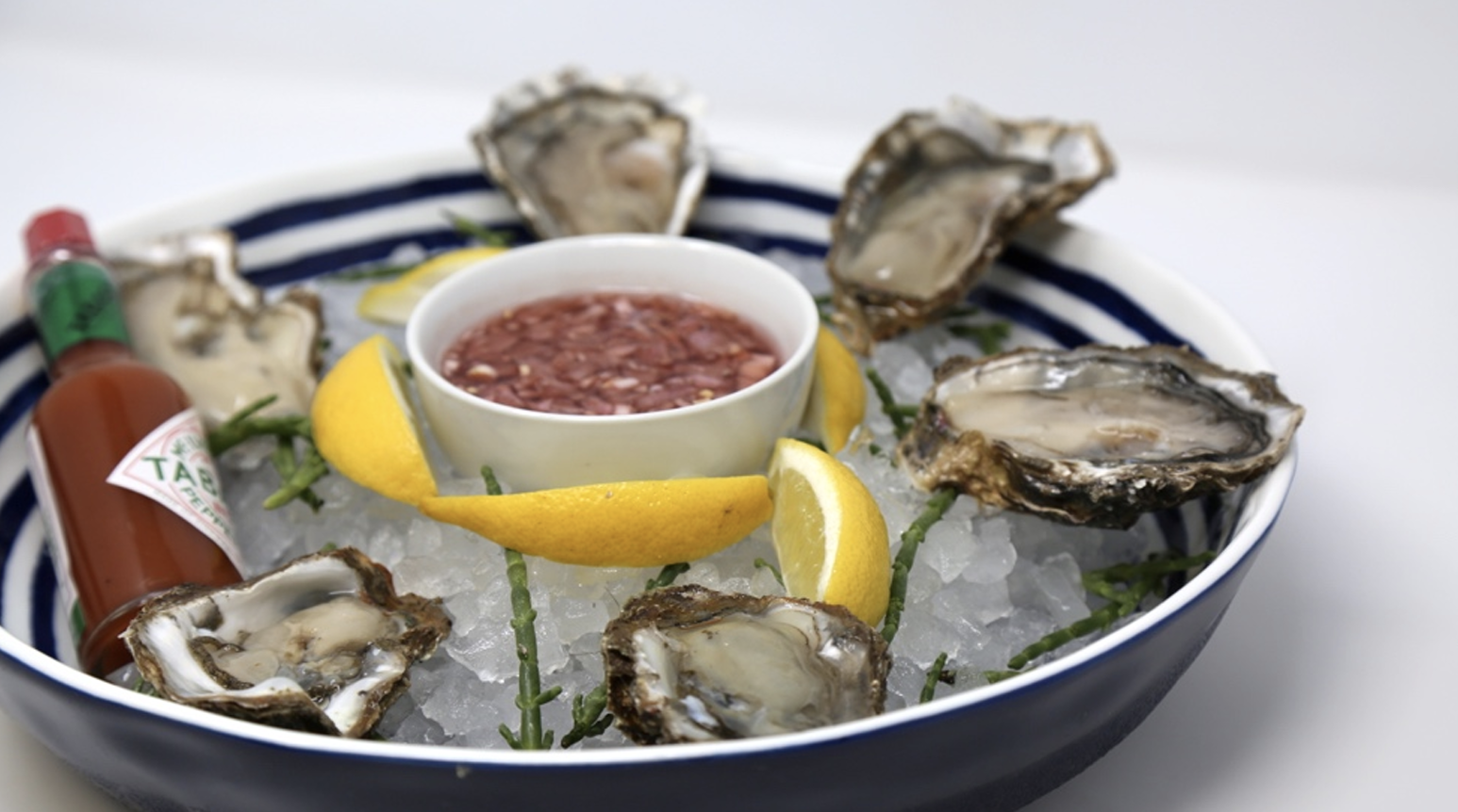 Oysters “au naturel” dish