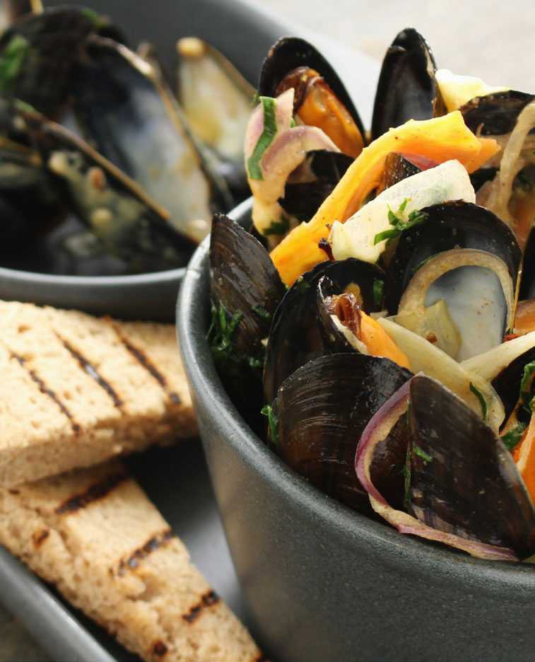 Curried mussels dish